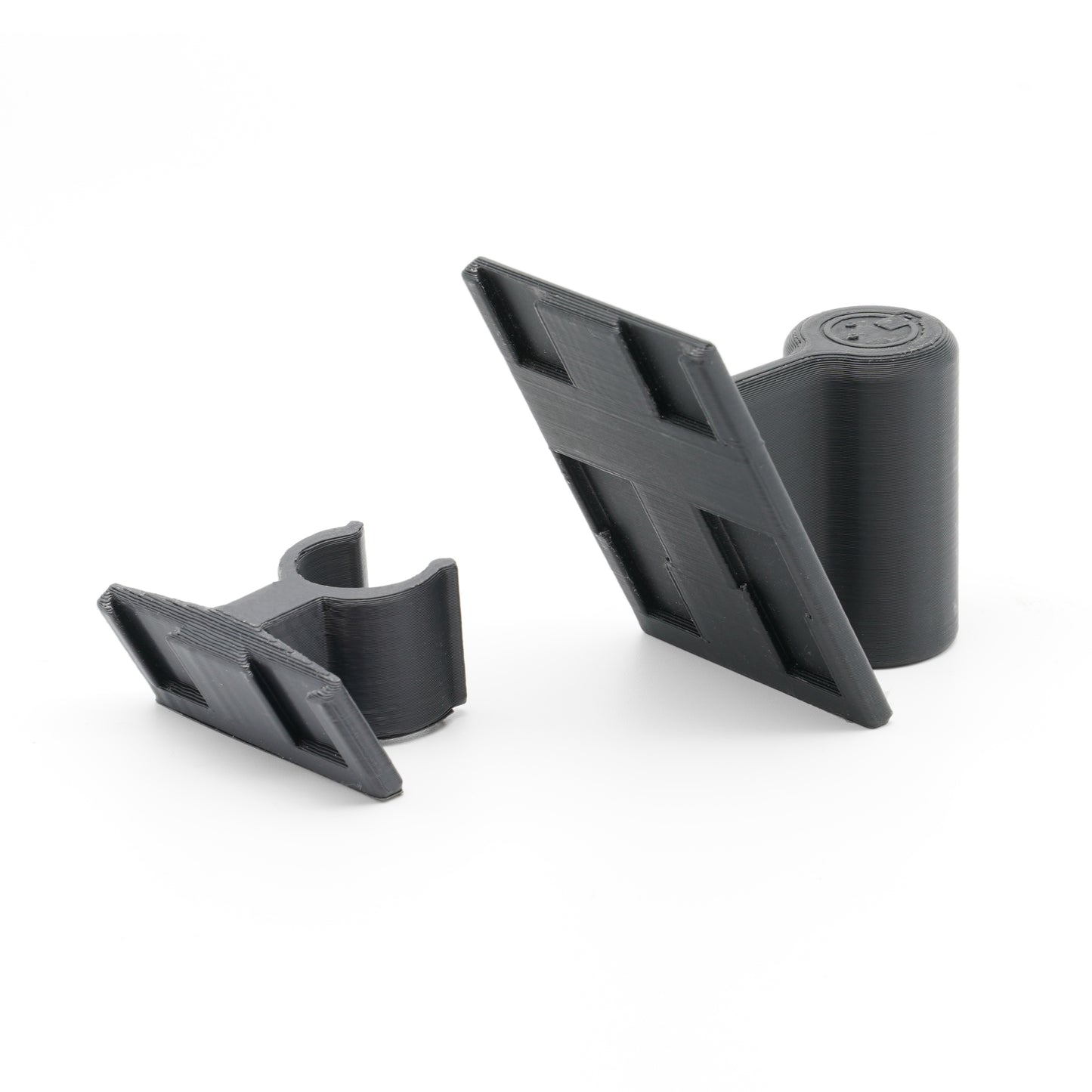 packTotem clip — single packHolder mounting clip, front view